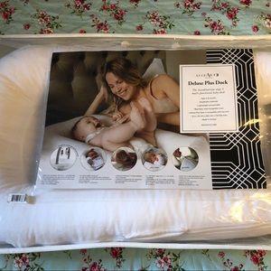 DOCKATOT Deluxe, pristine white